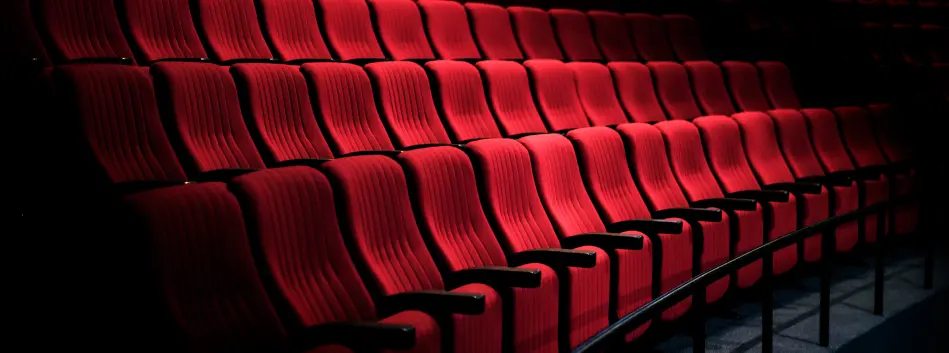 Cadeiras de cinema vermelhas